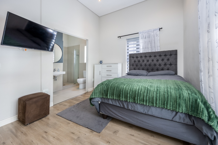 3 Bedroom Property for Sale in Jakarandas Western Cape